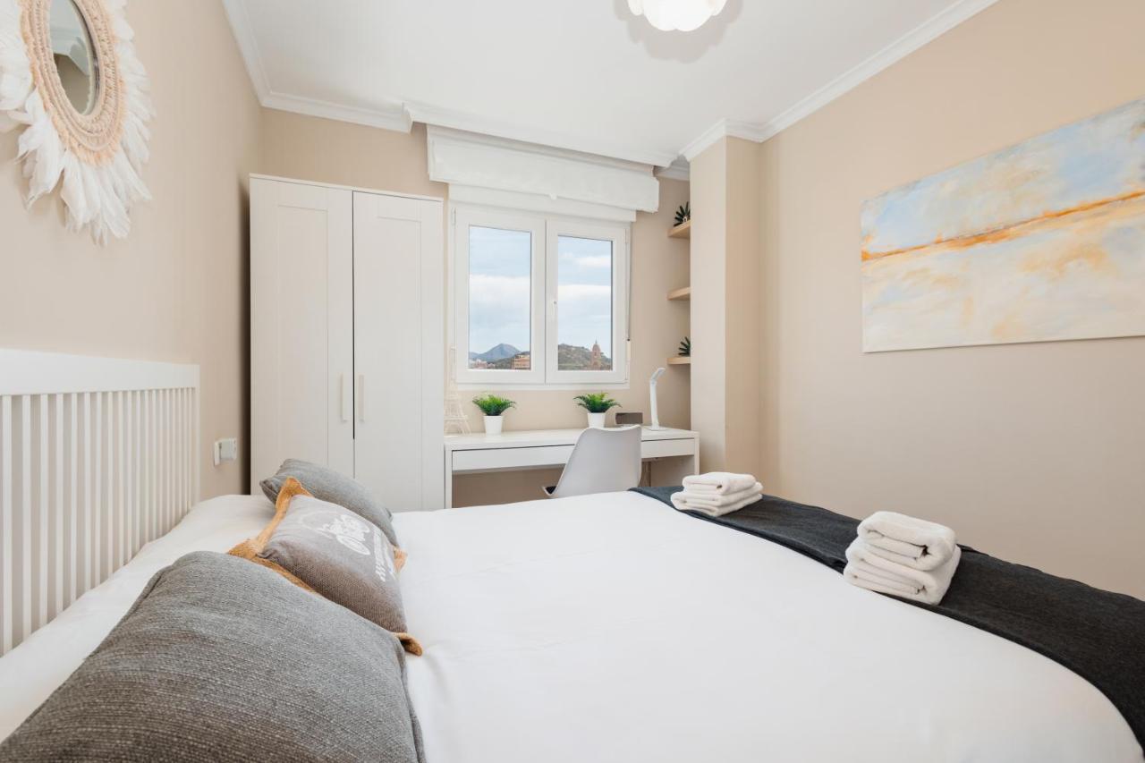In The Historic Center Of Malaga, Very Close To The Beach And The Ave Train Station, With Private Parking Bagian luar foto