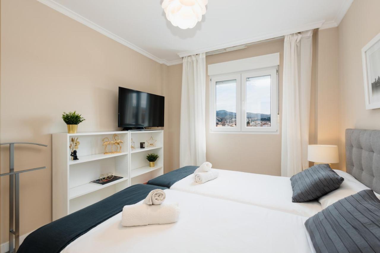 In The Historic Center Of Malaga, Very Close To The Beach And The Ave Train Station, With Private Parking Bagian luar foto