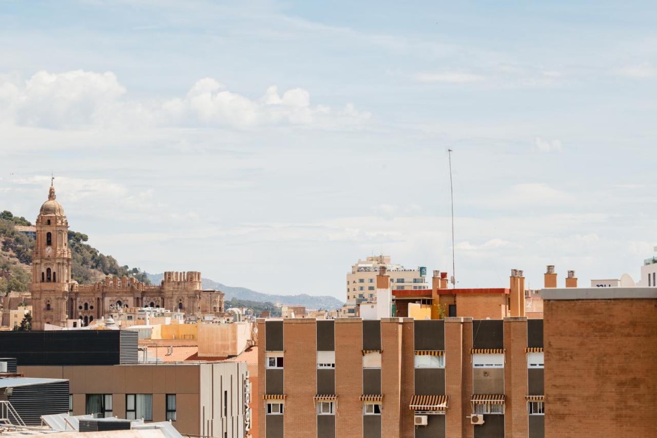In The Historic Center Of Malaga, Very Close To The Beach And The Ave Train Station, With Private Parking Bagian luar foto