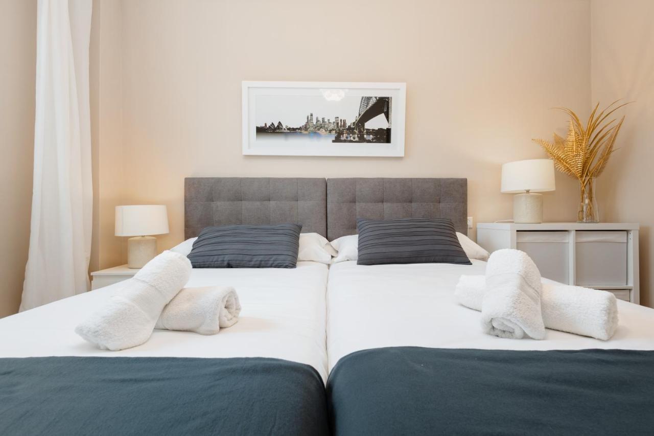In The Historic Center Of Malaga, Very Close To The Beach And The Ave Train Station, With Private Parking Bagian luar foto