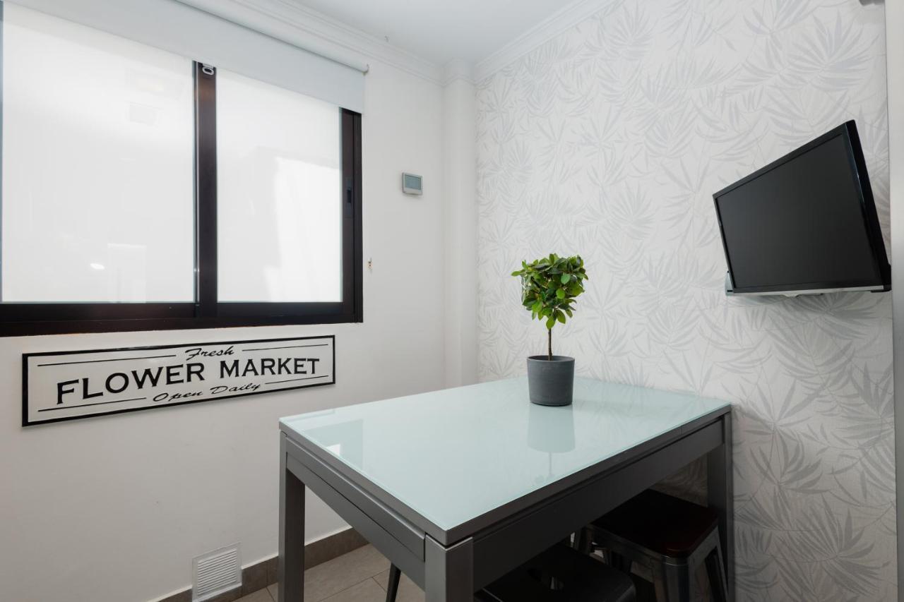 In The Historic Center Of Malaga, Very Close To The Beach And The Ave Train Station, With Private Parking Bagian luar foto