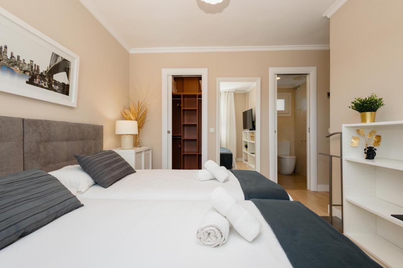 In The Historic Center Of Malaga, Very Close To The Beach And The Ave Train Station, With Private Parking Bagian luar foto