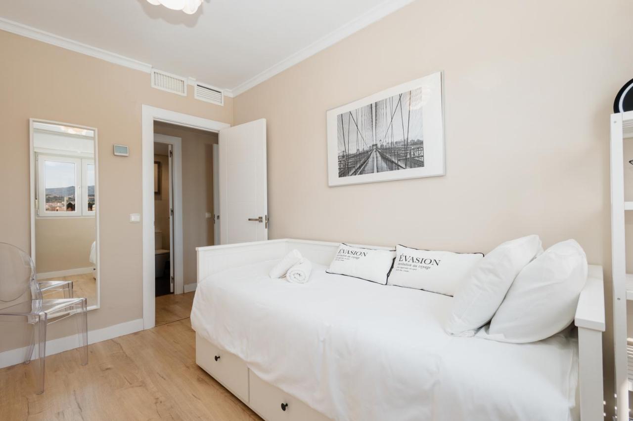 In The Historic Center Of Malaga, Very Close To The Beach And The Ave Train Station, With Private Parking Bagian luar foto